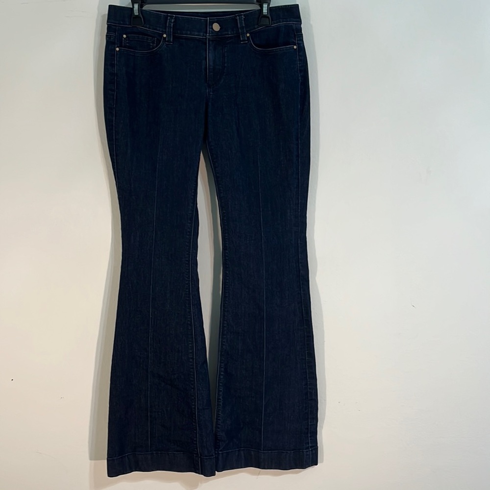 ANN TAYLOR Modern fit women’s denim flared Jeans Size 8